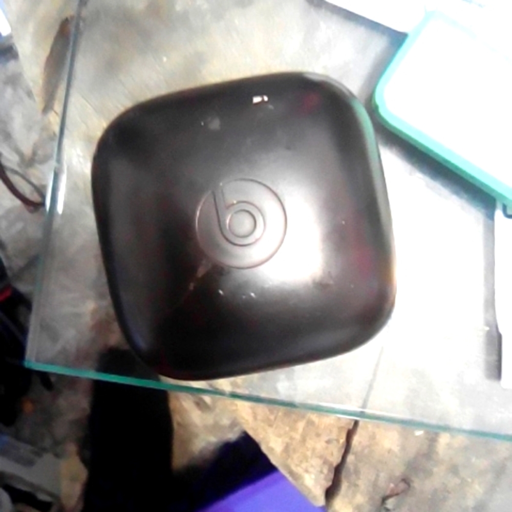 Powerbeats pro wireless. Case only
